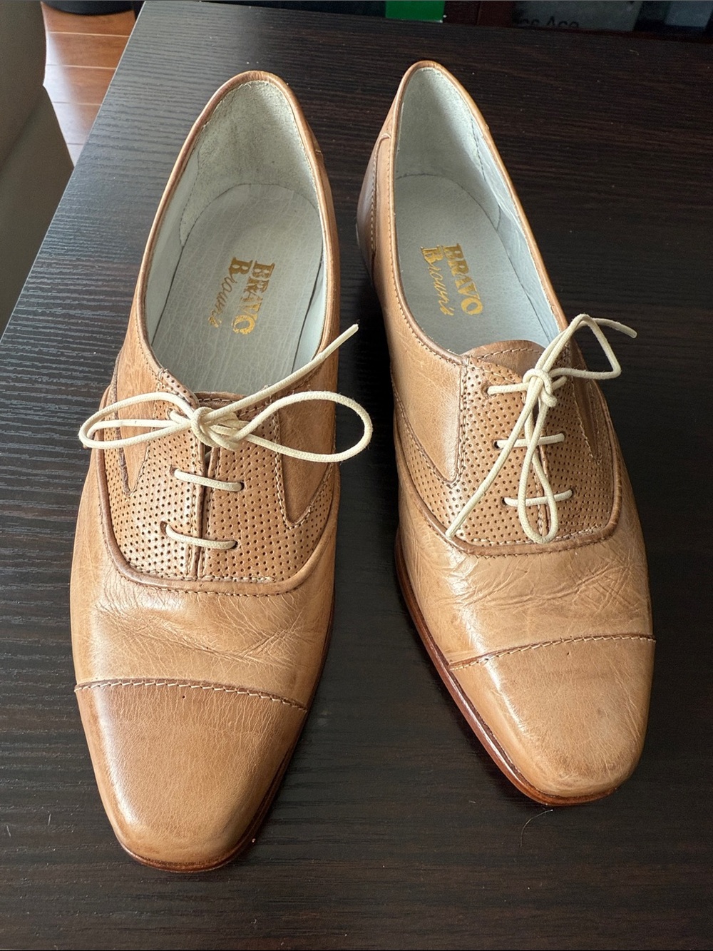 Brown’s Vero Cuoio Tan Leather Perforated Derby Shoes - women’s 6.5 / 7 -New